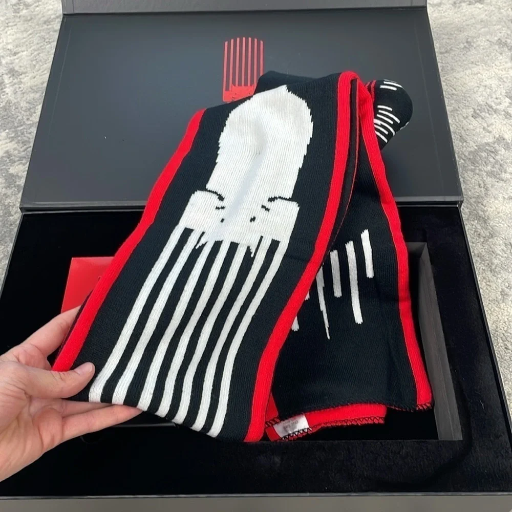 New Bellagio Fountain Club Formula One Gift Box Knit Scarf Beanie Set